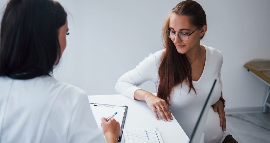 ¿Cuándo iniciar la consulta prenatal? guía para pacientes en  Chile