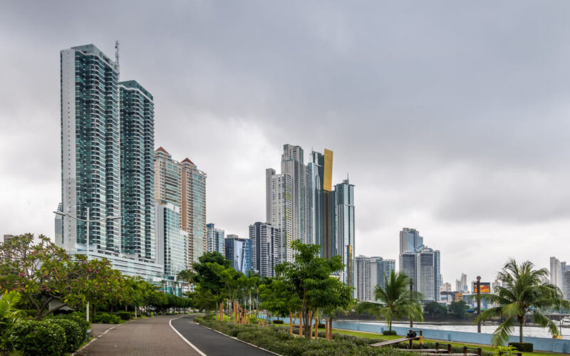 Trámite de renovación de placa vehicular en Panamá 2025 explicado